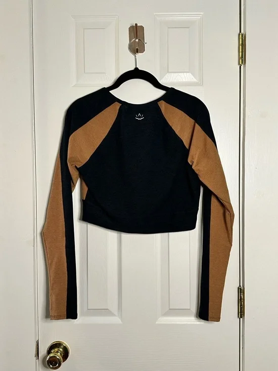 Beyond Yoga Colorblock Cropped Long Sleeve Top Athleisure Activewear L - Picture 2 of 5